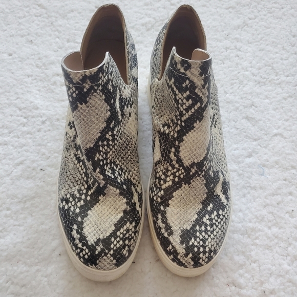 Steve Madden Women’s Wrangle snake print platform high top sneakers US 7 M - Picture 2 of 14